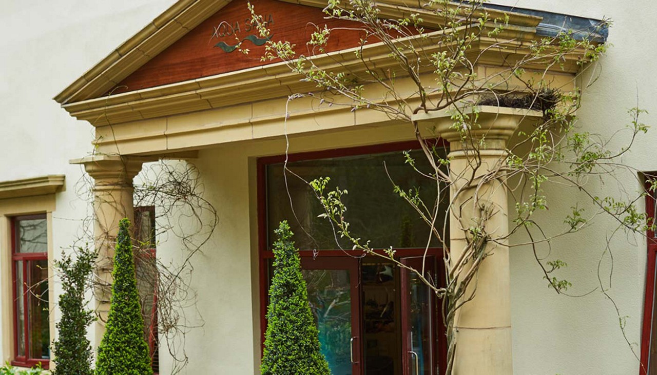Old image of the exterior of Aqua Sana Forest Spa.